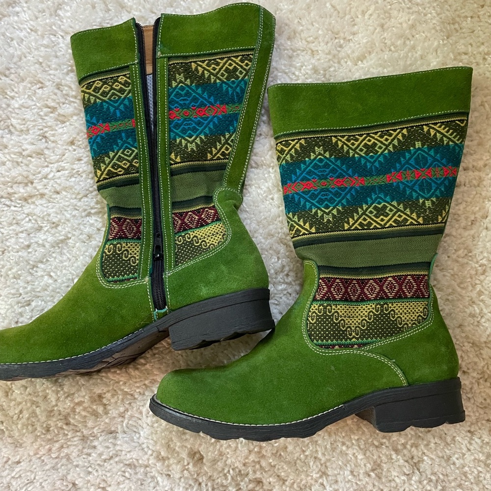 Kuntur Andes Suede Boots. Excellent condition in. Unique